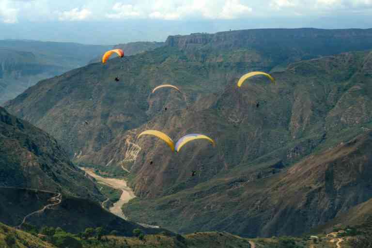 Colombia-San-Gil-Paragliding-5621-768x512